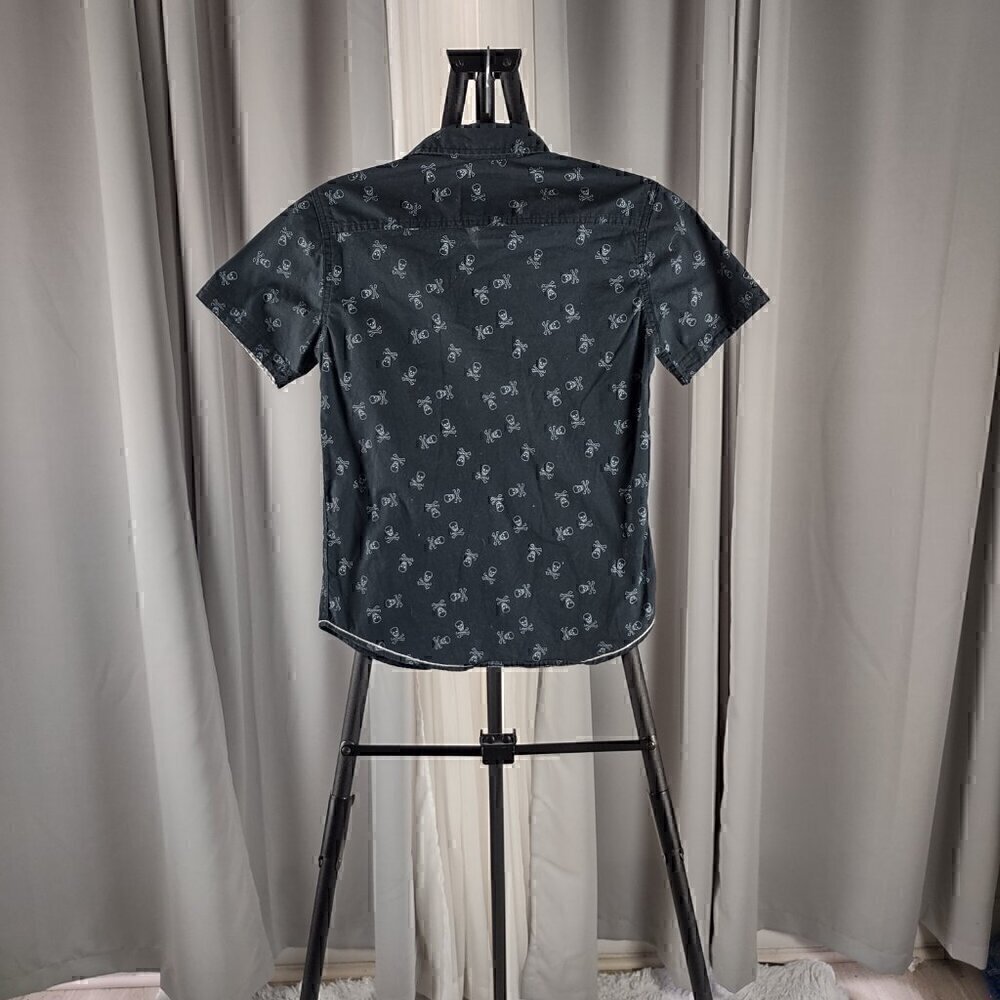 DCBD Boys 100% Cotton Black, White, Skull And Crossbones Dress Shirt Size M - Picture 3 of 10